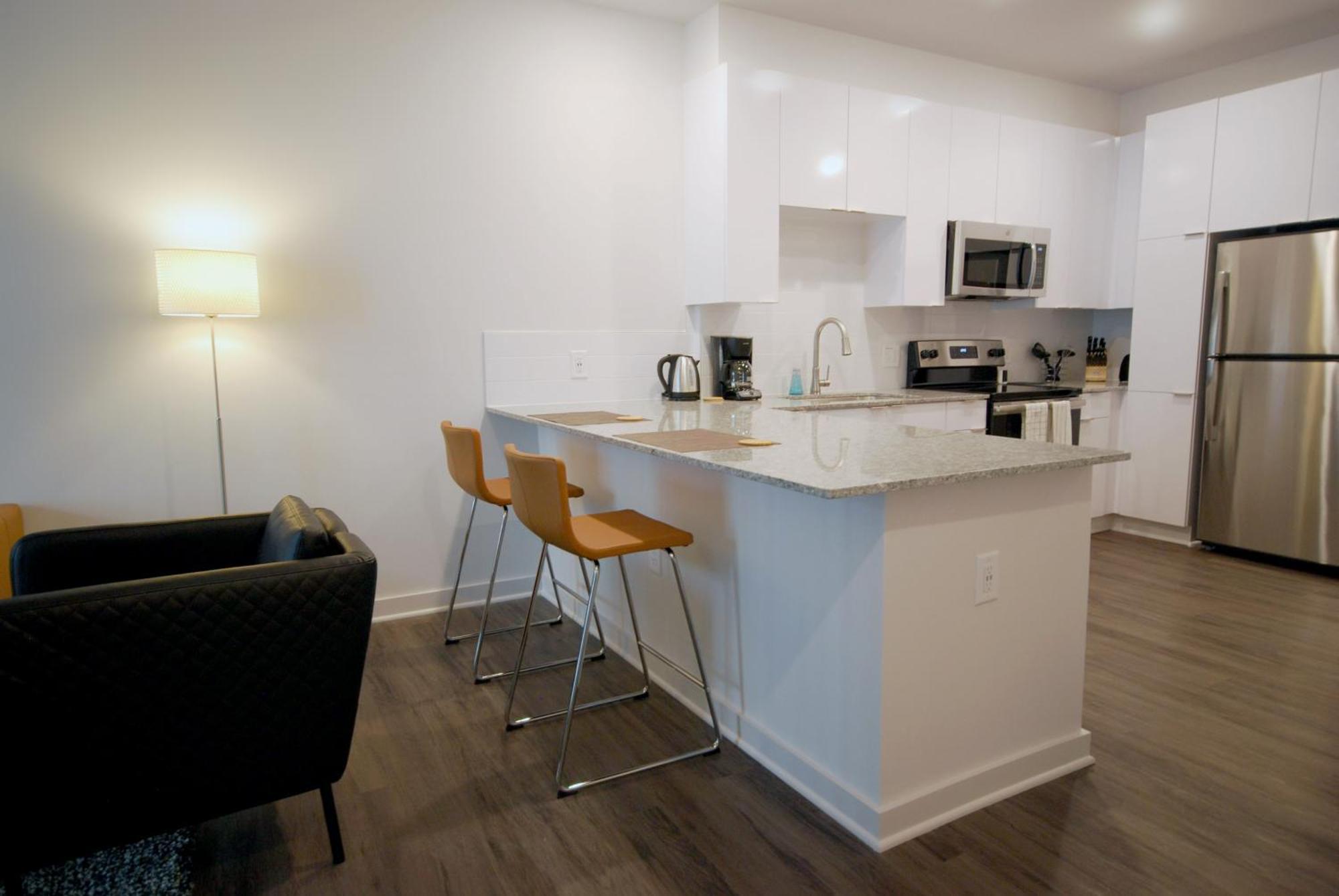 Spectacular Apartments By Bca Furnished Apartments Atlanta Room photo