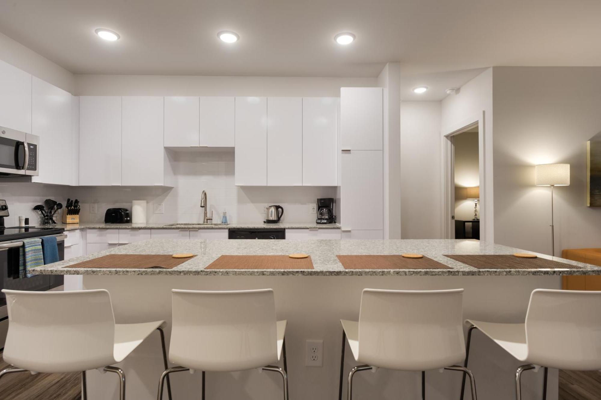 Spectacular Apartments By Bca Furnished Apartments Atlanta Room photo